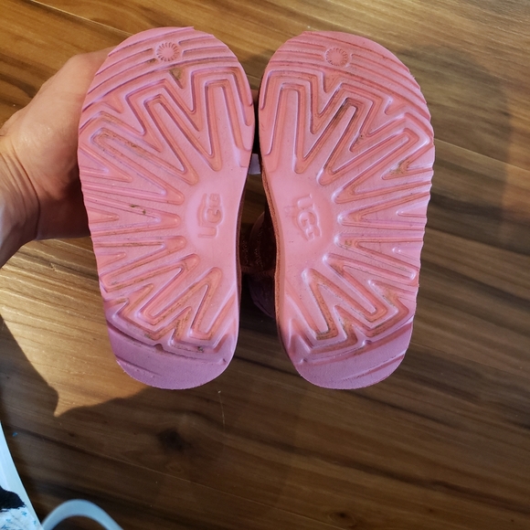 UGG kids boots size 8.  Pink Sparkly Cheetah print - Picture 6 of 7